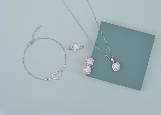 Spójny komplet biżuterii, który naprawdę pasuje do Twojego stylu